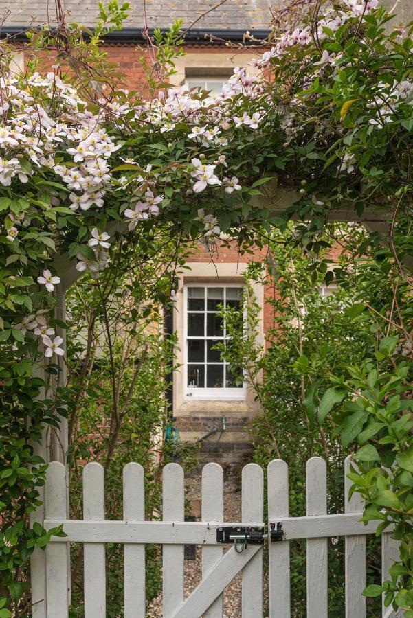 Coastal Cottage: Charming Three Bedroom Cottage With Private Garden Ramsgate Exterior photo