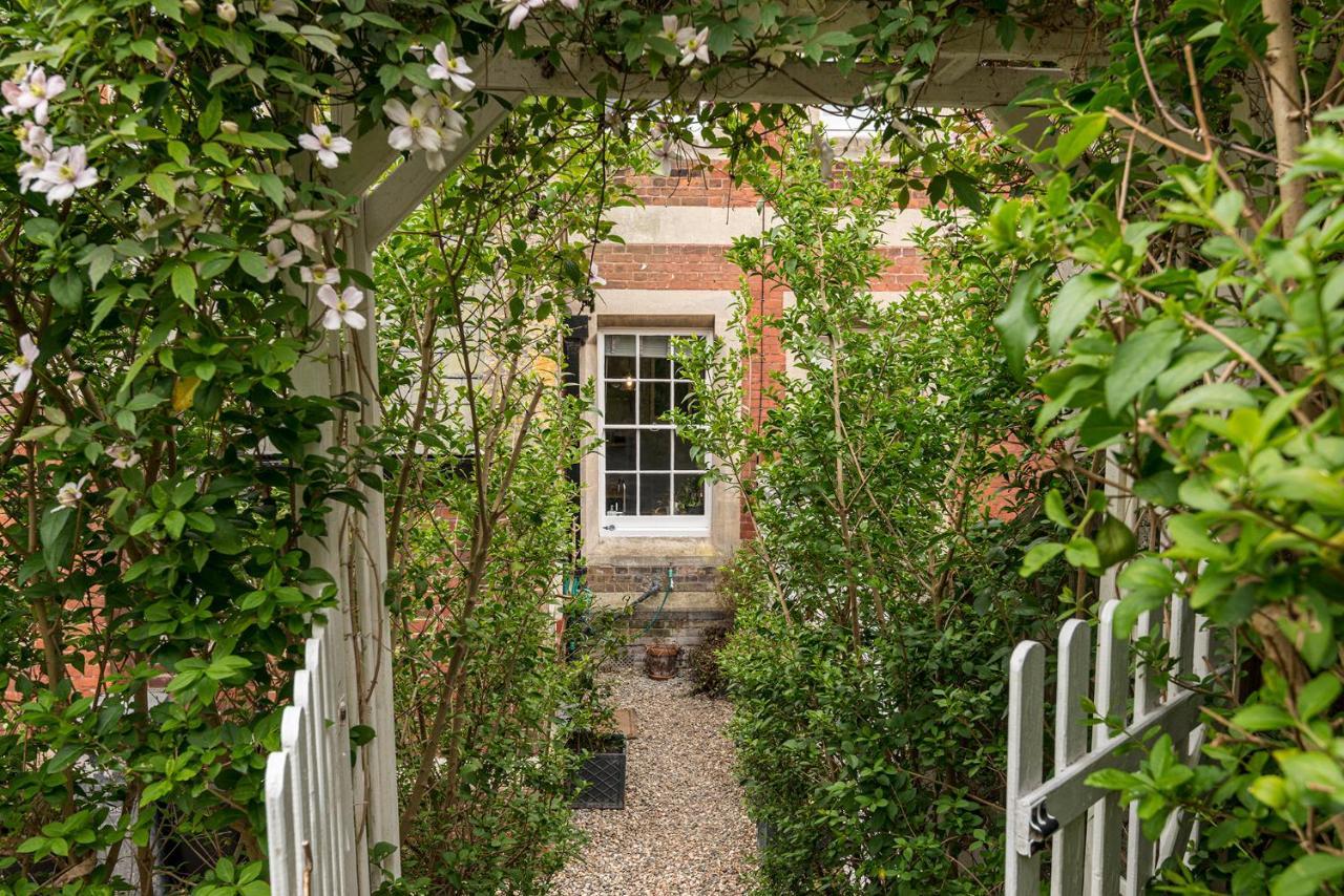 Coastal Cottage: Charming Three Bedroom Cottage With Private Garden Ramsgate Exterior photo